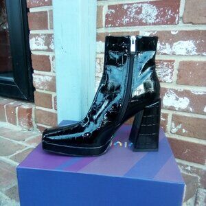 Vivianly Square Toe Black Patent Leather Boot Croc Patern Chunky Heel. Size 8